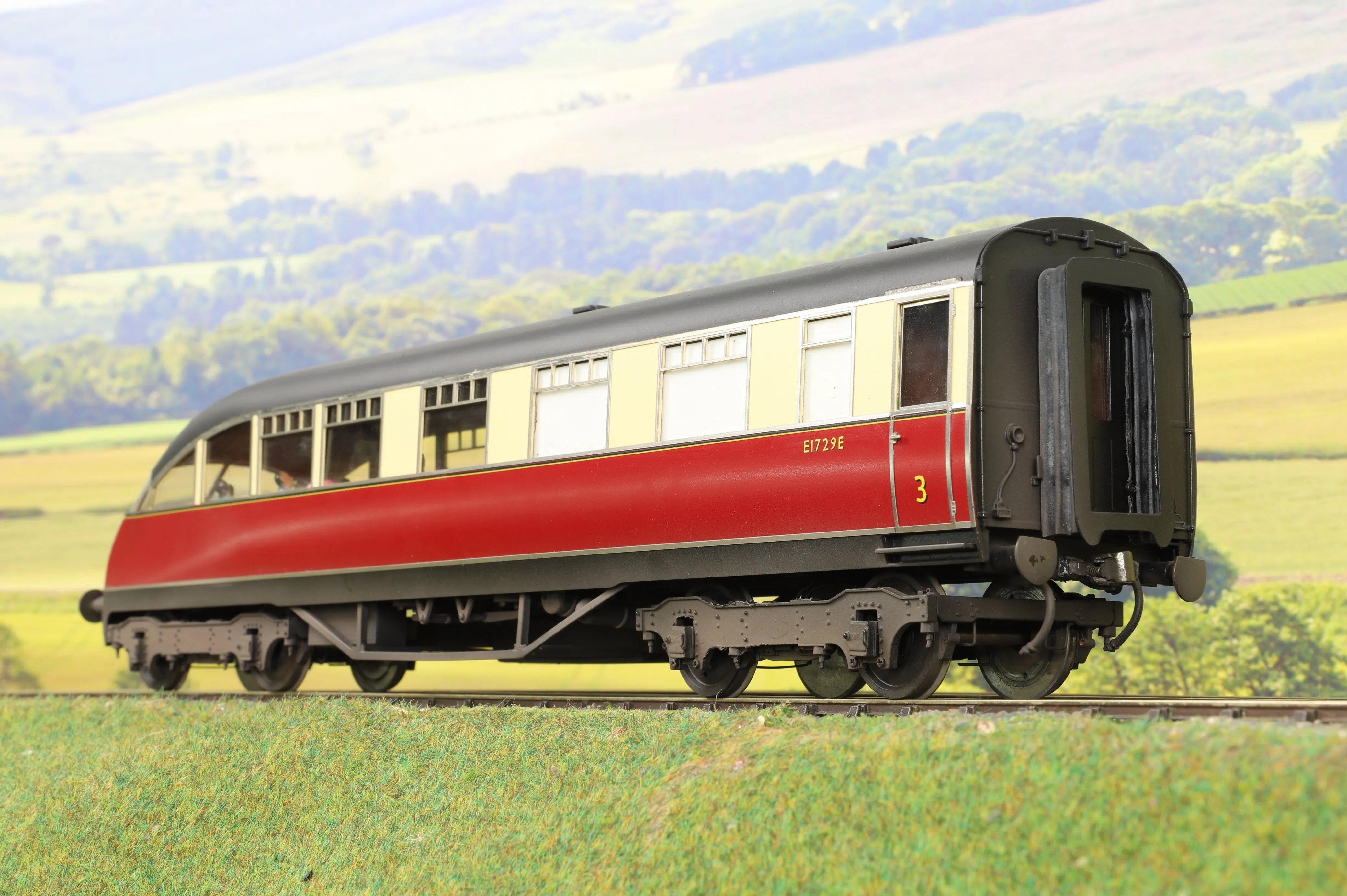 Golden Age Models O Gauge Set of 9 'West Riding Limited' BR Crimson/Cream Articulated Coaches